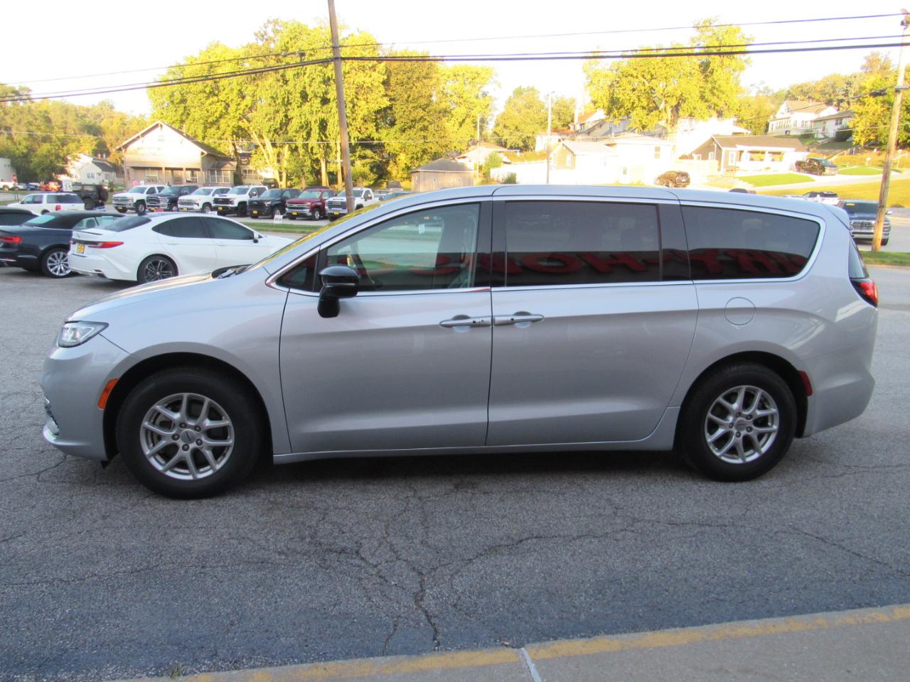 Chrysler Pacifica Touring L FWD 2024