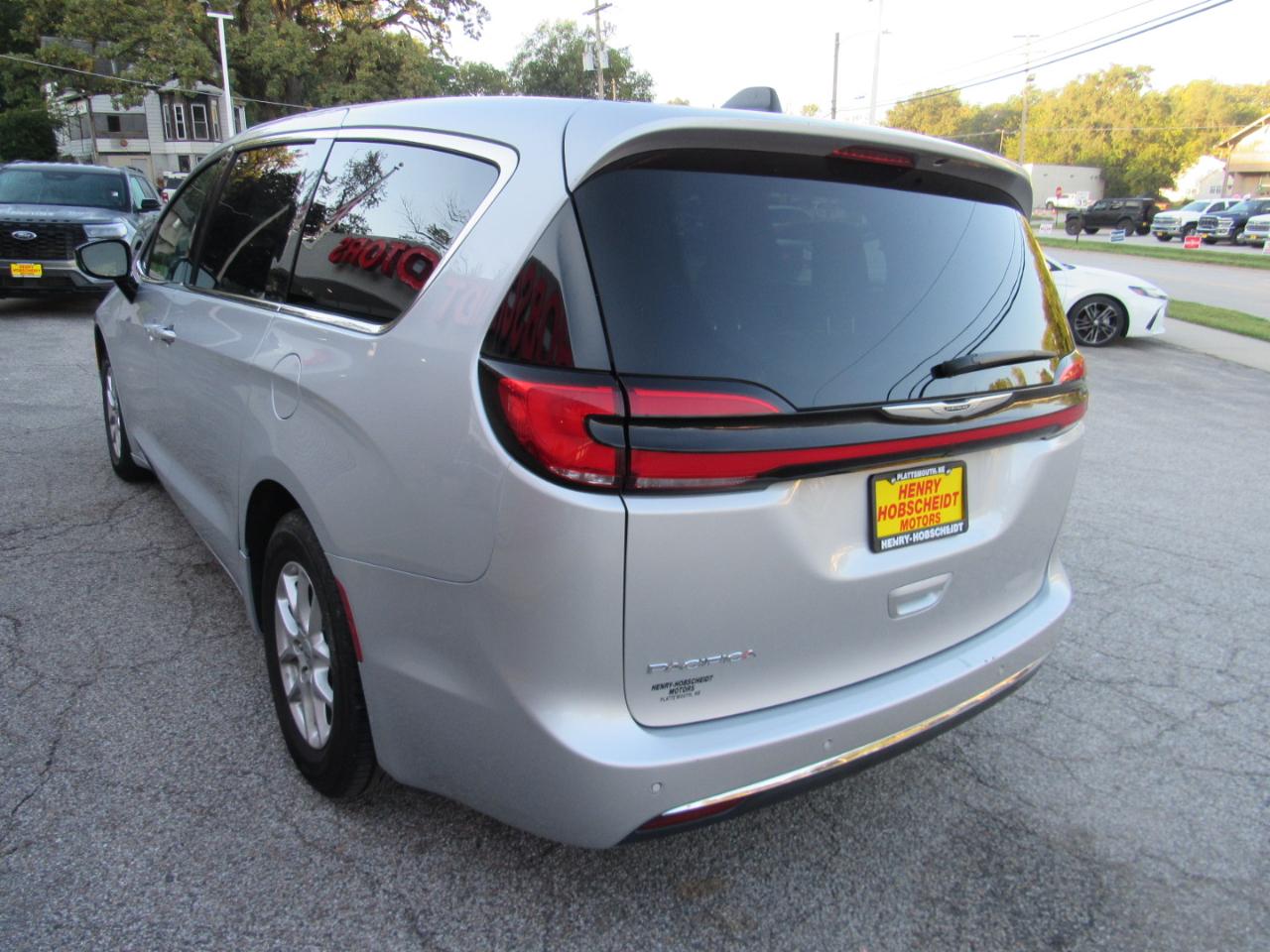 Chrysler Pacifica Touring L FWD 2024