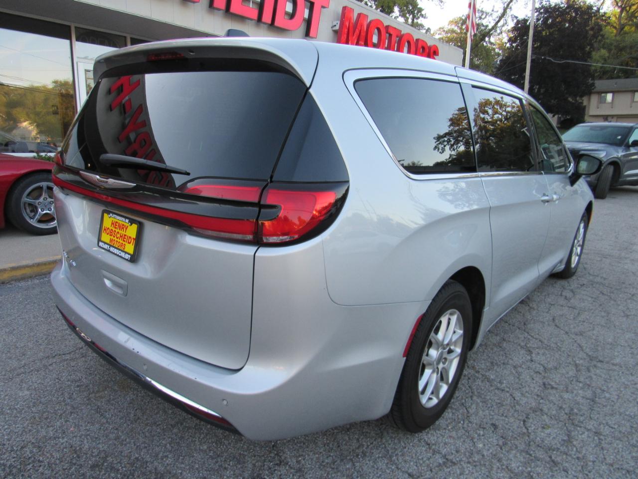 Chrysler Pacifica Touring L FWD 2024