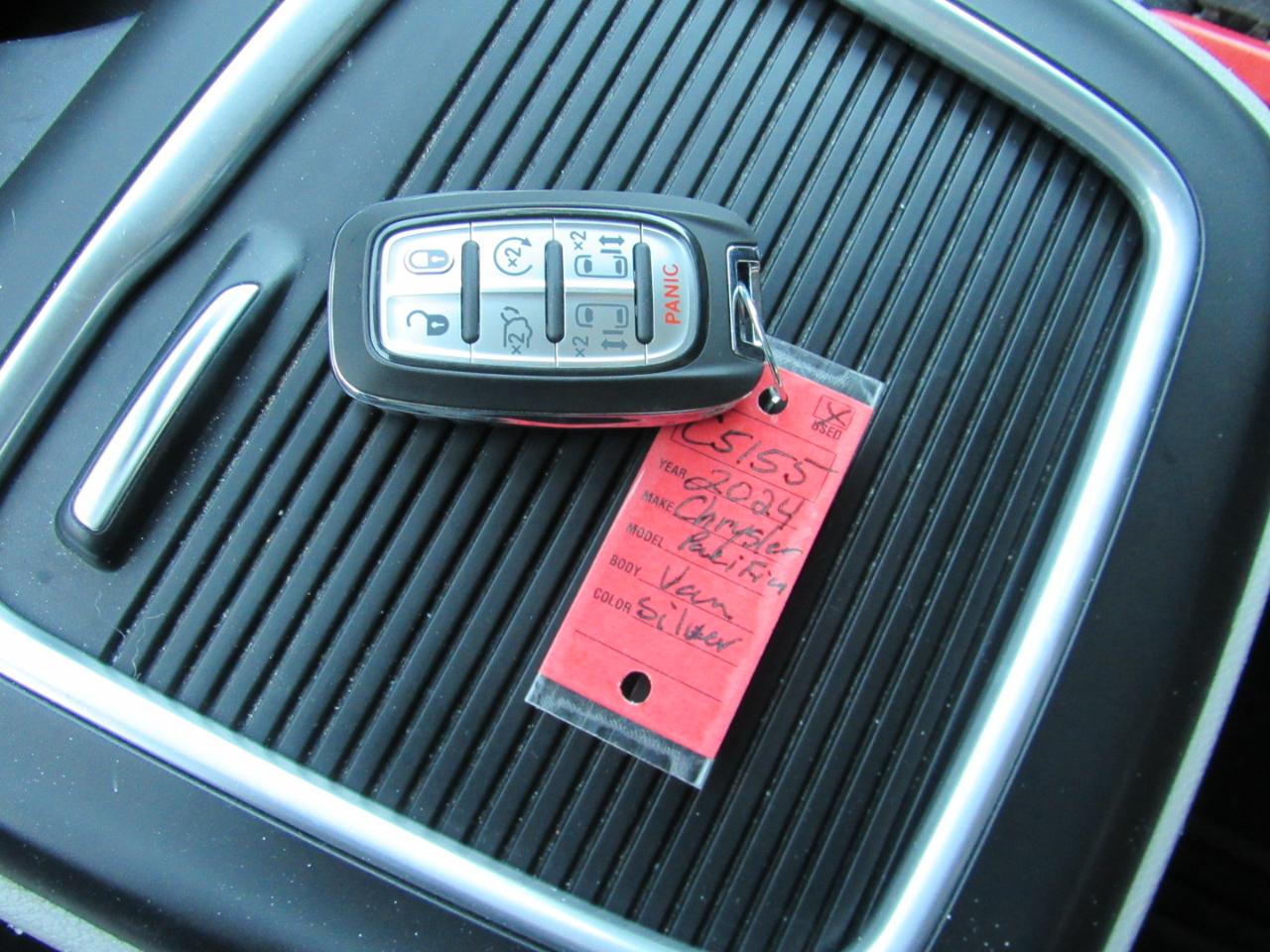 Chrysler Pacifica Touring L FWD 2024