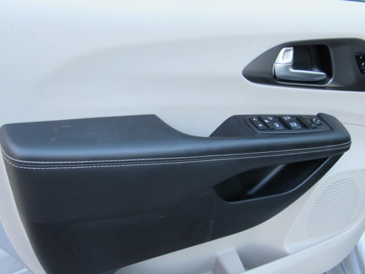 Chrysler Pacifica Touring L FWD 2024