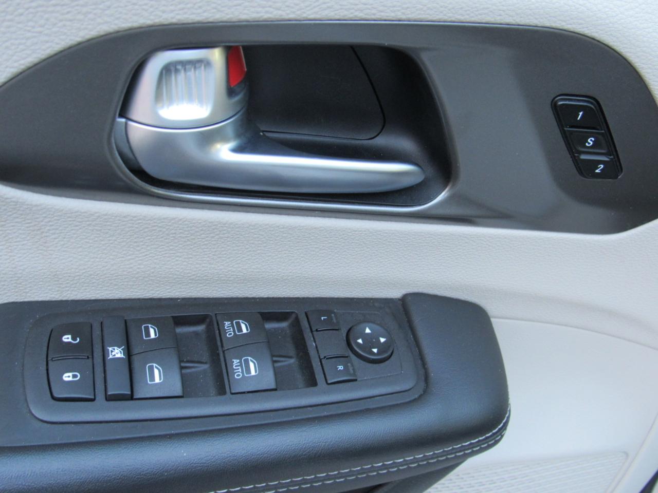 Chrysler Pacifica Touring L FWD 2024