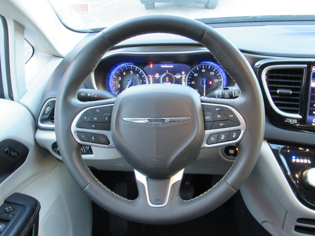 Chrysler Pacifica Touring L FWD 2024