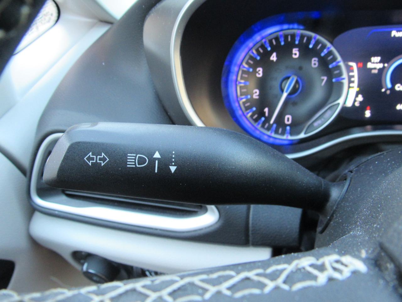 Chrysler Pacifica Touring L FWD 2024