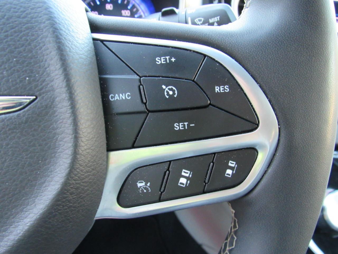 Chrysler Pacifica Touring L FWD 2024