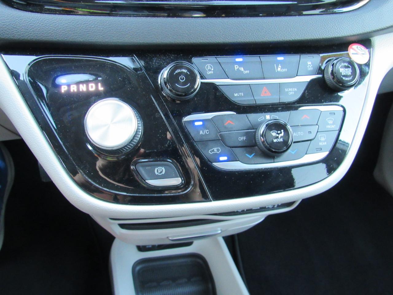Chrysler Pacifica Touring L FWD 2024