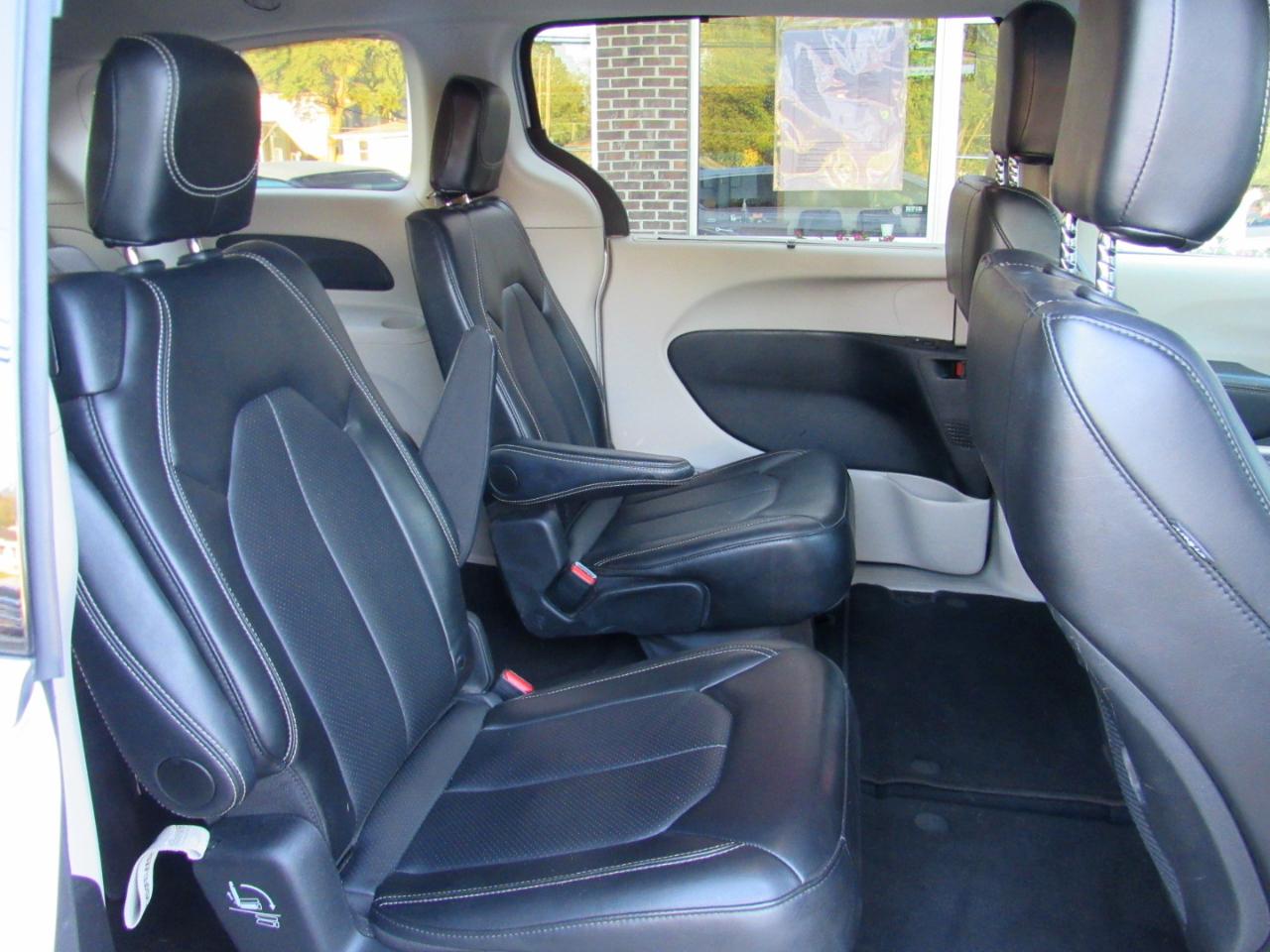 Chrysler Pacifica Touring L FWD 2024