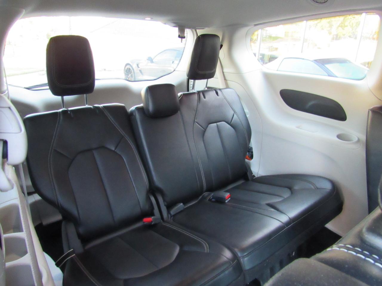 Chrysler Pacifica Touring L FWD 2024