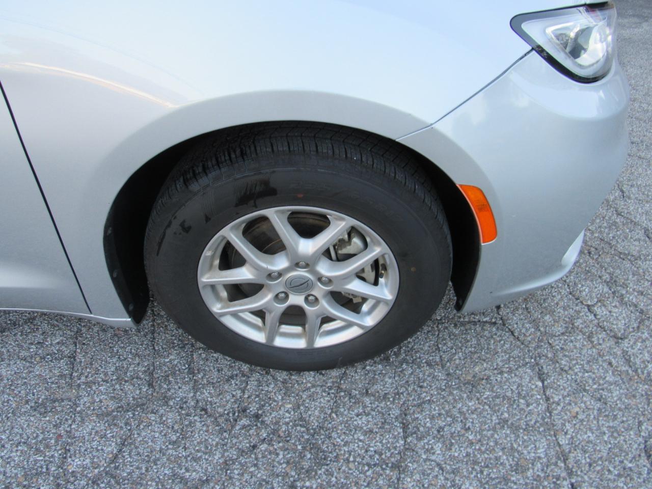 Chrysler Pacifica Touring L FWD 2024