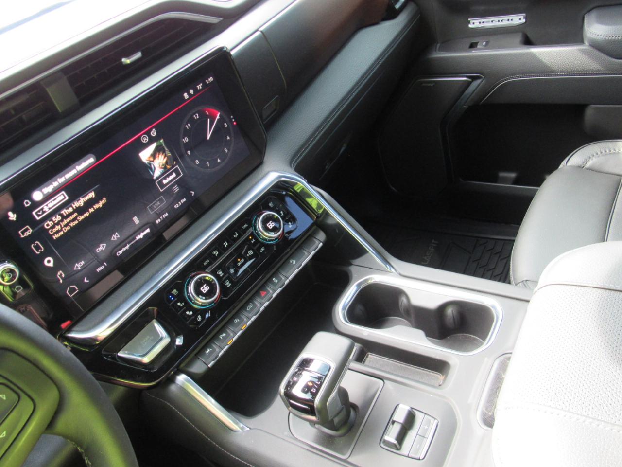 GMC Sierra 1500 Denali Crew Cab 4WD 2026