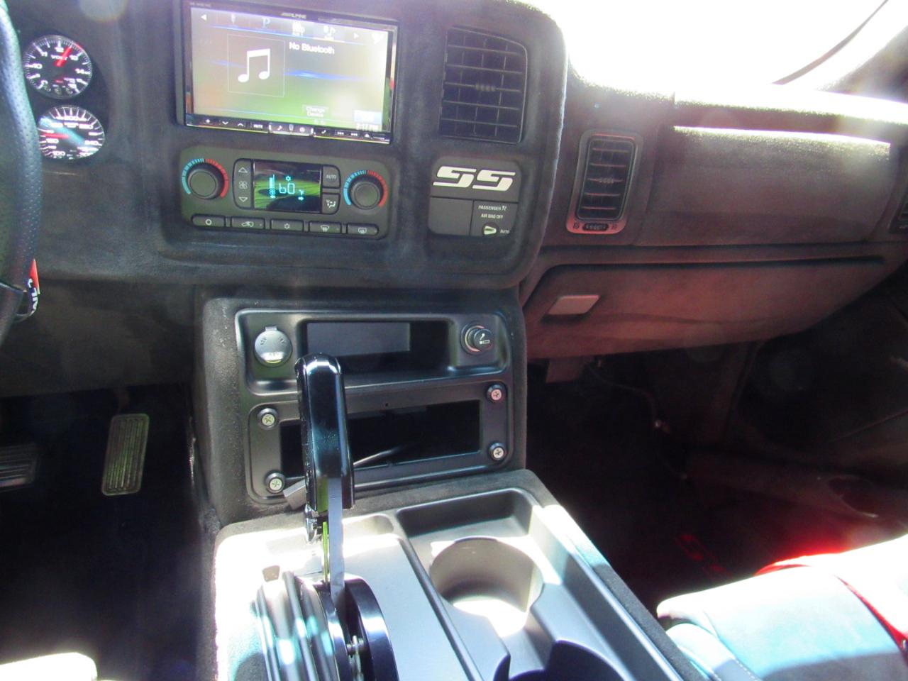 Chevrolet Silverado SS  2004