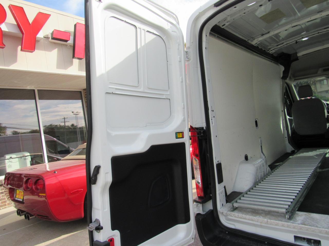Ford Transit Van T-150 130" Med Rf 8600 GVWR Sliding RH Dr 2019