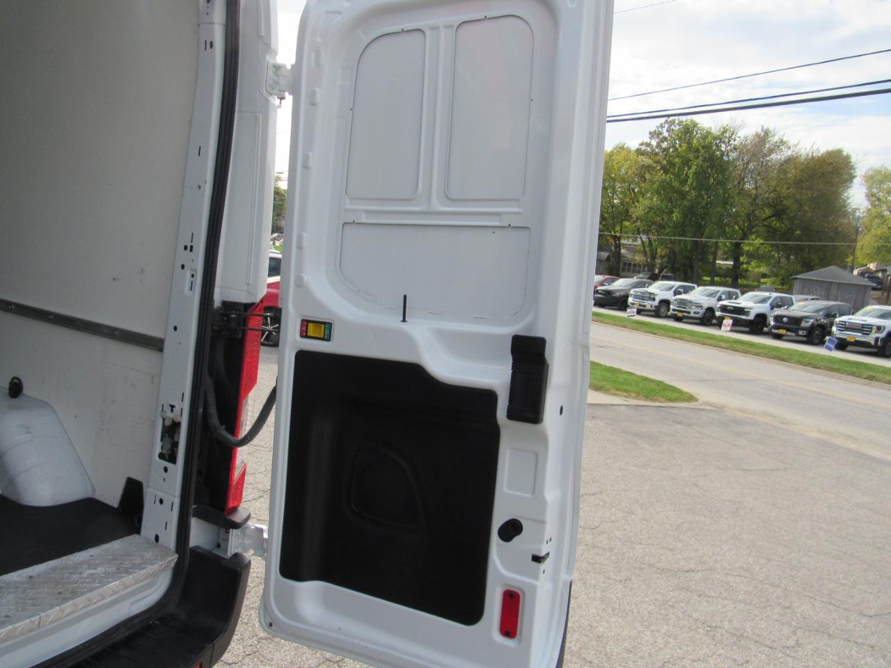 Ford Transit Van T-150 130" Med Rf 8600 GVWR Sliding RH Dr 2019