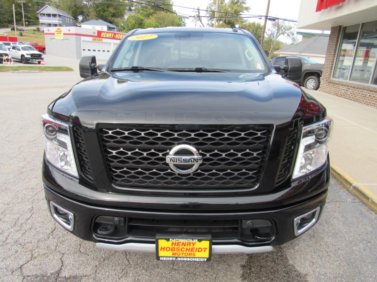 Nissan Titan PRO-4X Crew Cab 4WD 2017