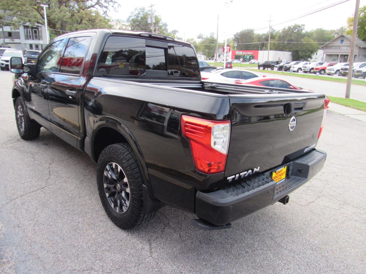 Nissan Titan PRO-4X Crew Cab 4WD 2017