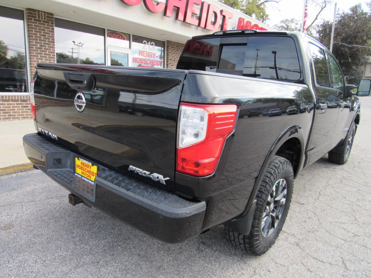 Nissan Titan PRO-4X Crew Cab 4WD 2017