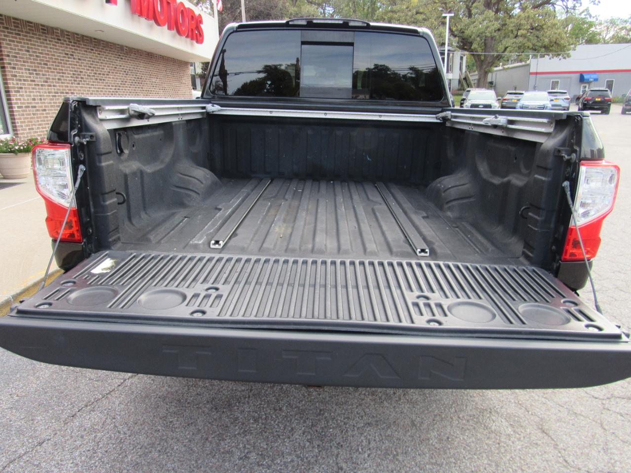 Nissan Titan PRO-4X Crew Cab 4WD 2017