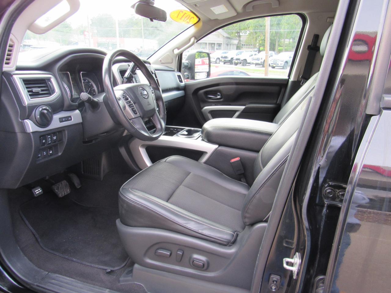 Nissan Titan PRO-4X Crew Cab 4WD 2017