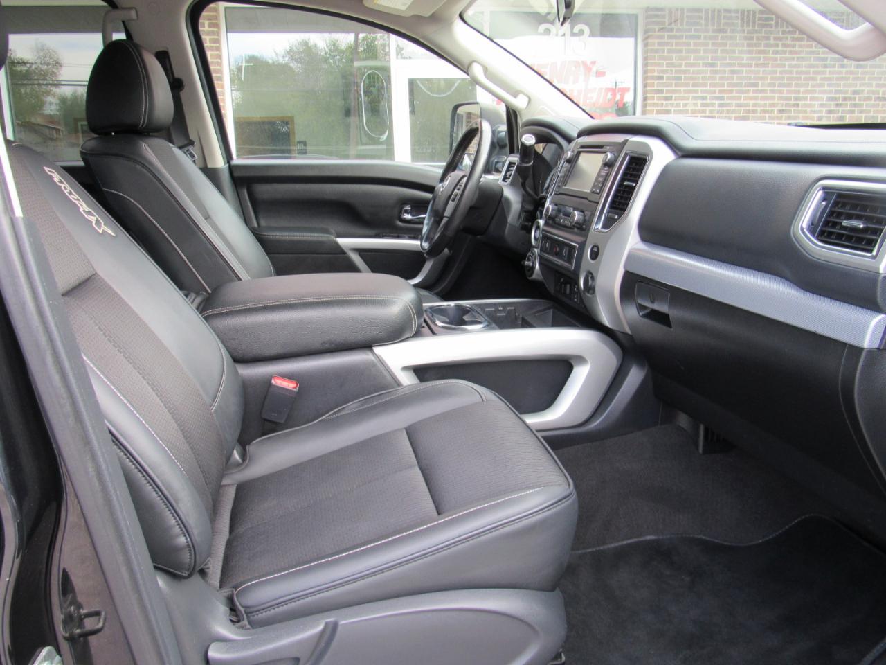 Nissan Titan PRO-4X Crew Cab 4WD 2017