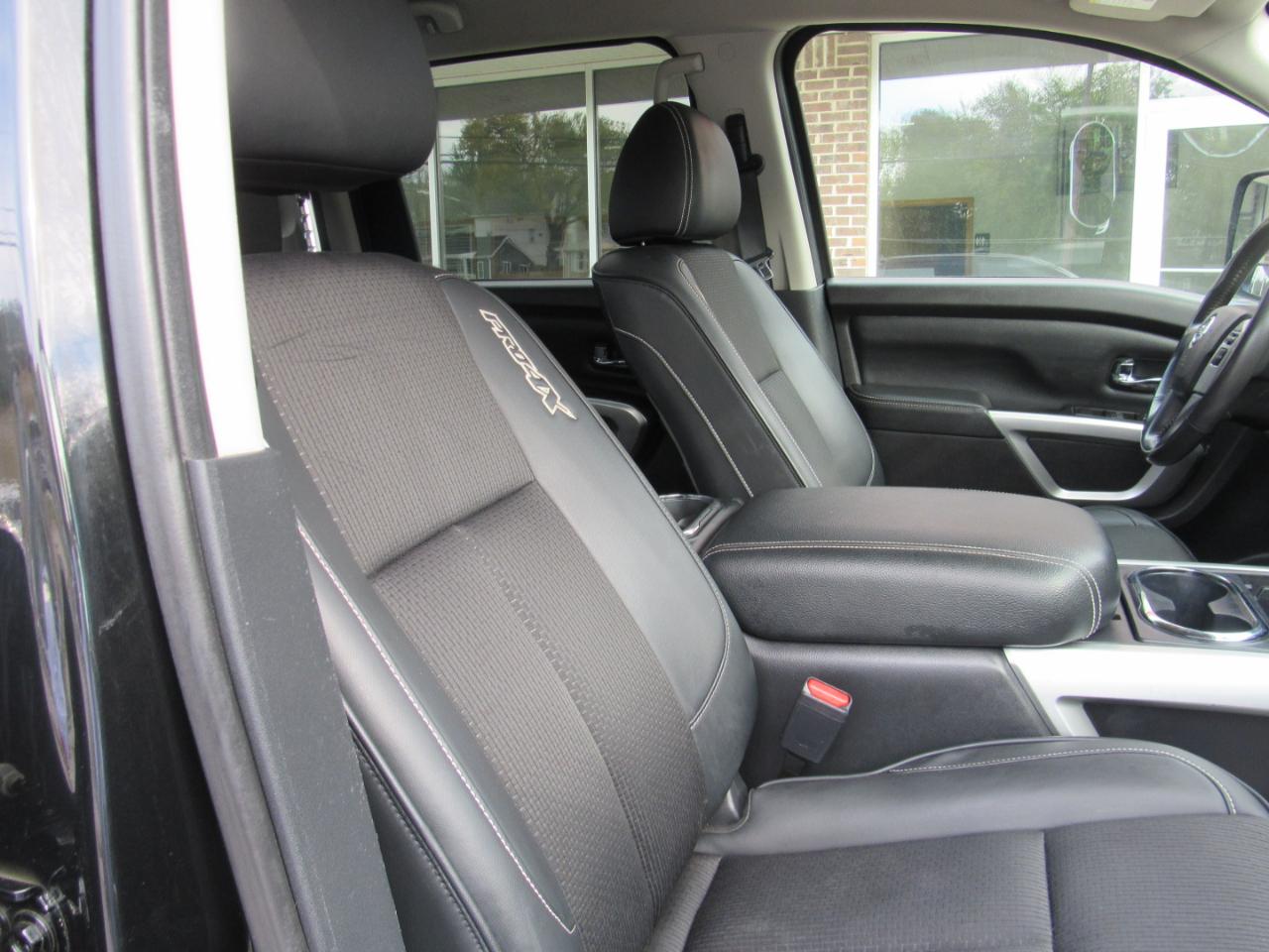 Nissan Titan PRO-4X Crew Cab 4WD 2017
