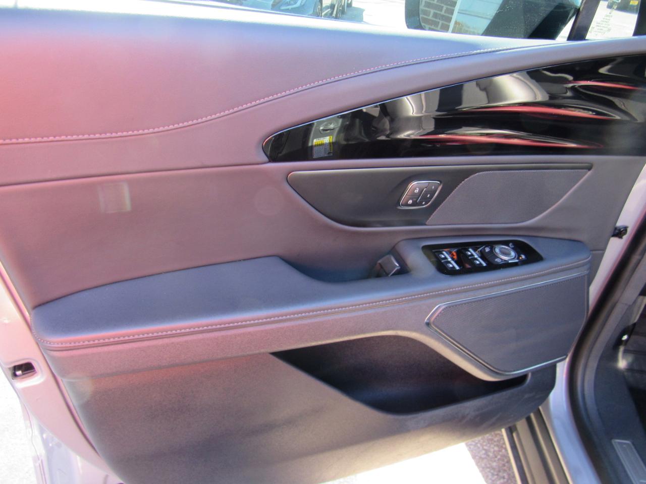 Lincoln Nautilus Premiere AWD 2025