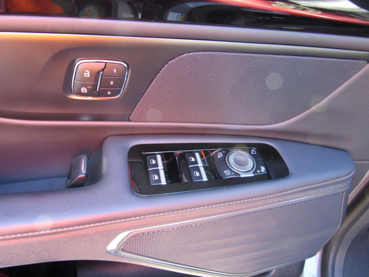 Lincoln Nautilus Premiere AWD 2025