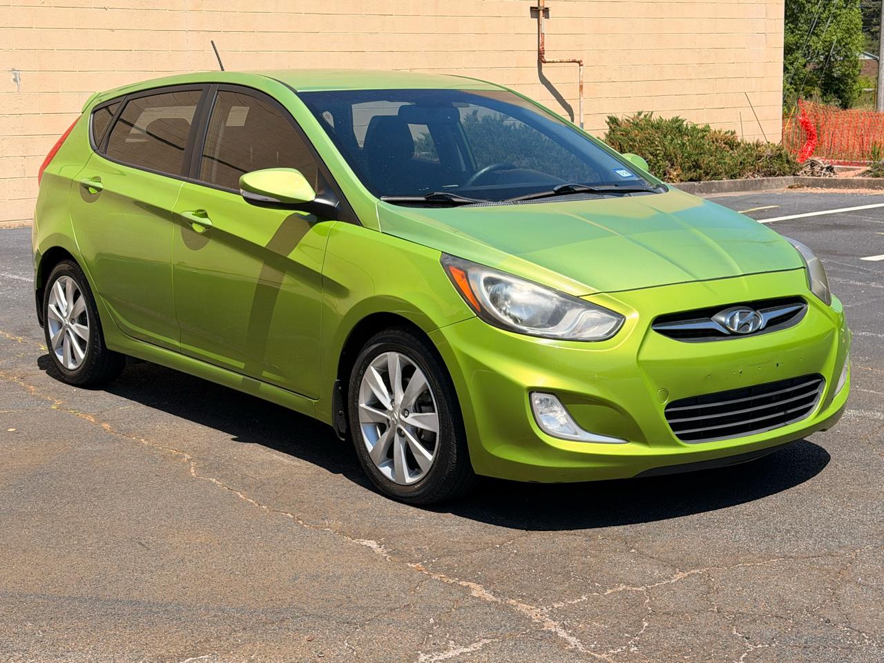 2013 Hyundai Accent SE 5-Door