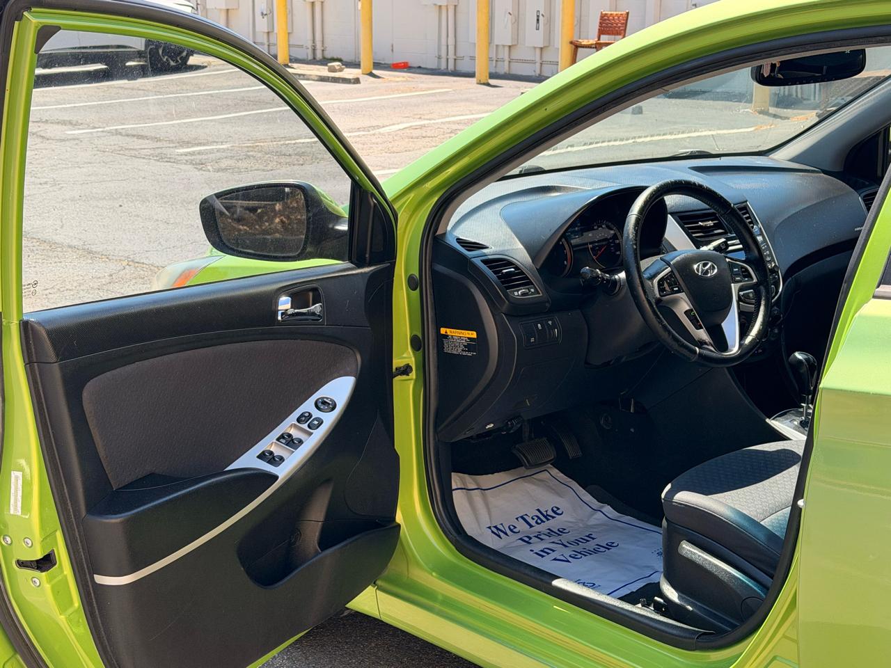 Hyundai Accent SE 5-Door 2013