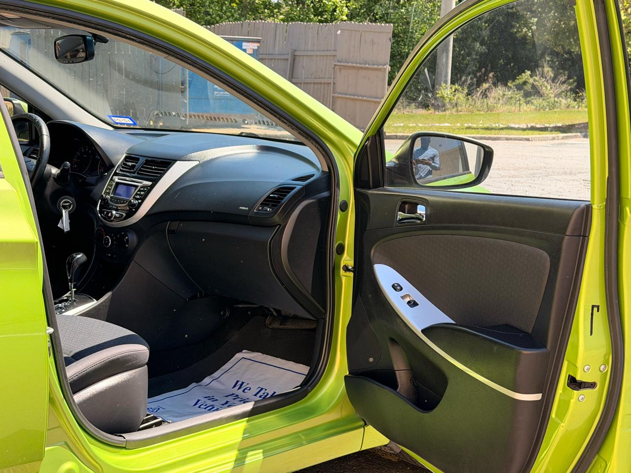 Hyundai Accent SE 5-Door 2013