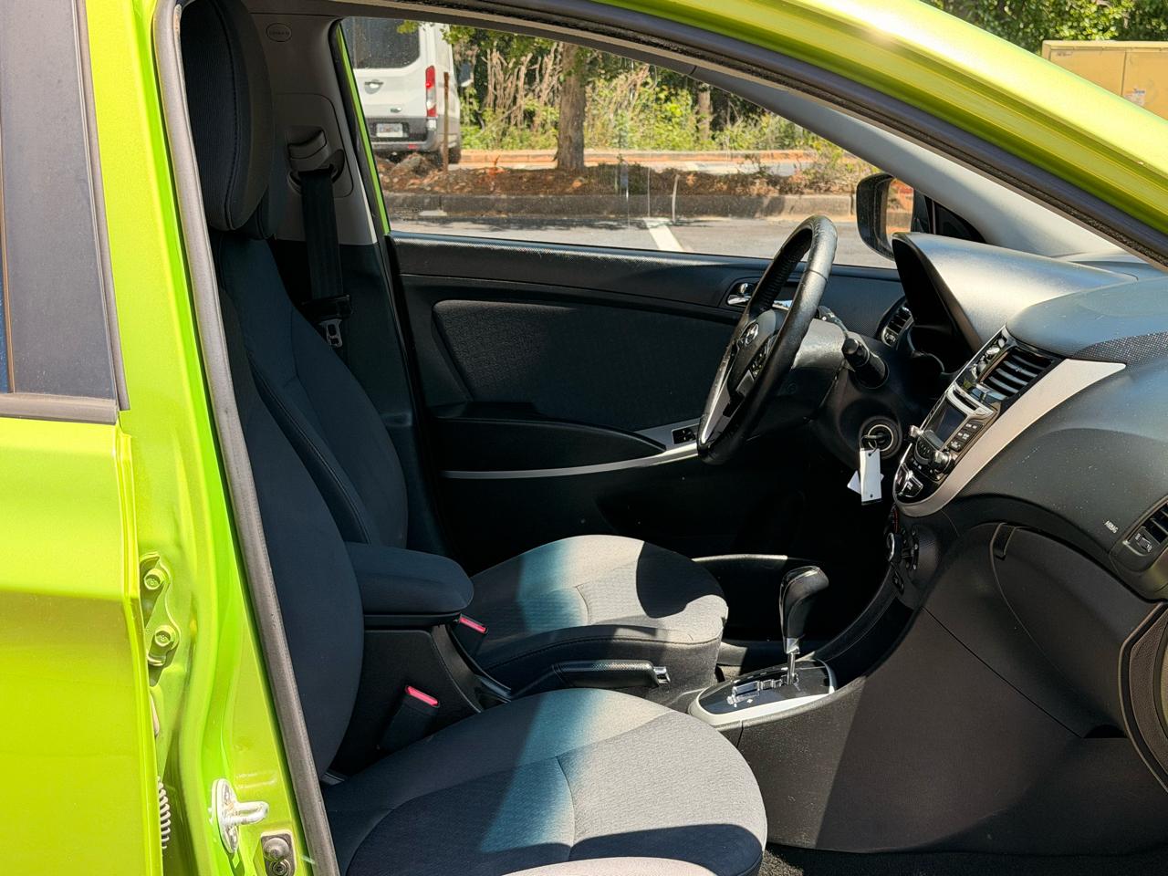 Hyundai Accent SE 5-Door 2013