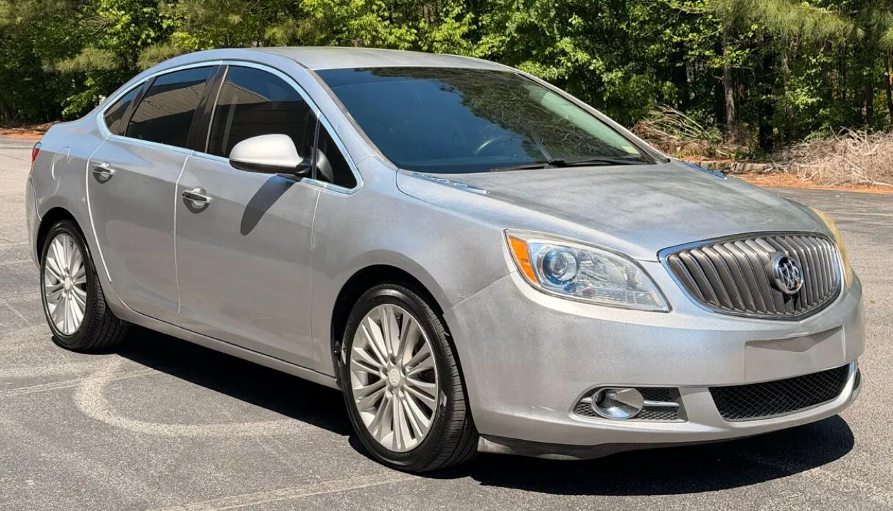Buick Verano Base 2013