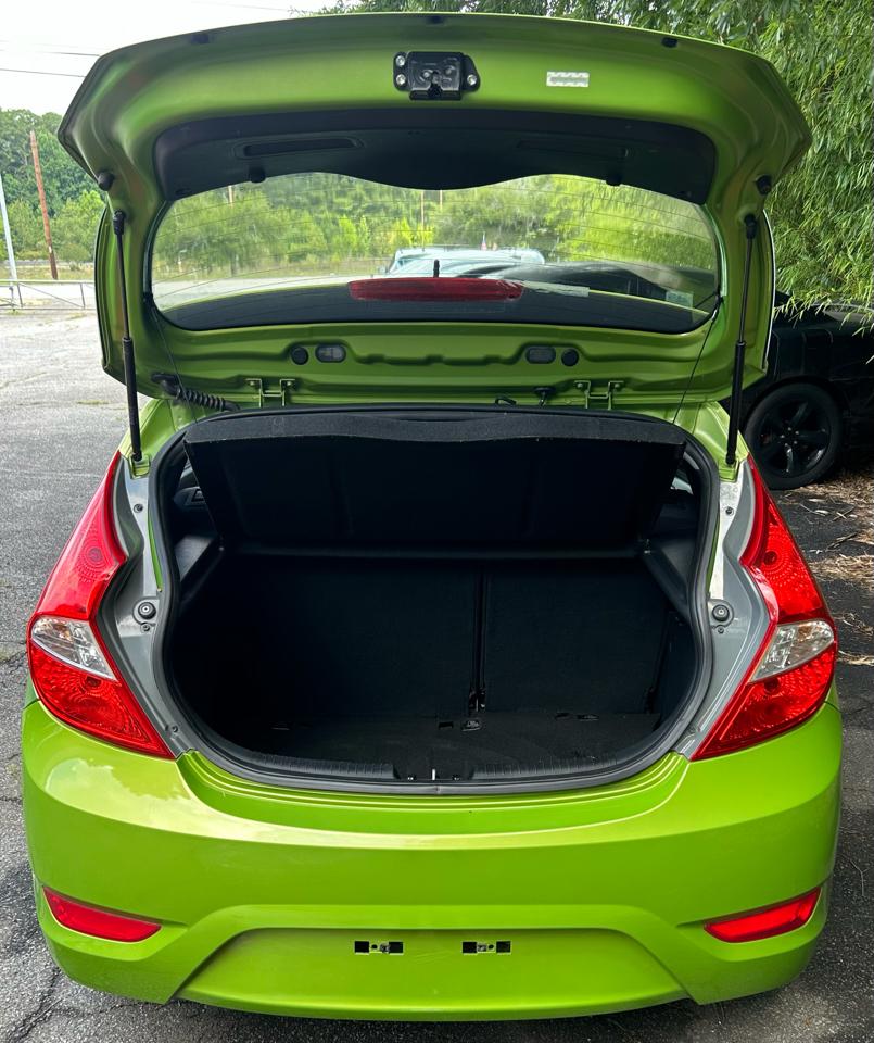 Hyundai Accent SE 5-Door 2013