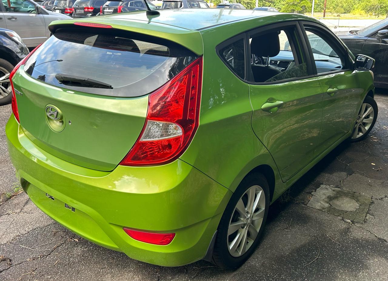 Hyundai Accent SE 5-Door 2013