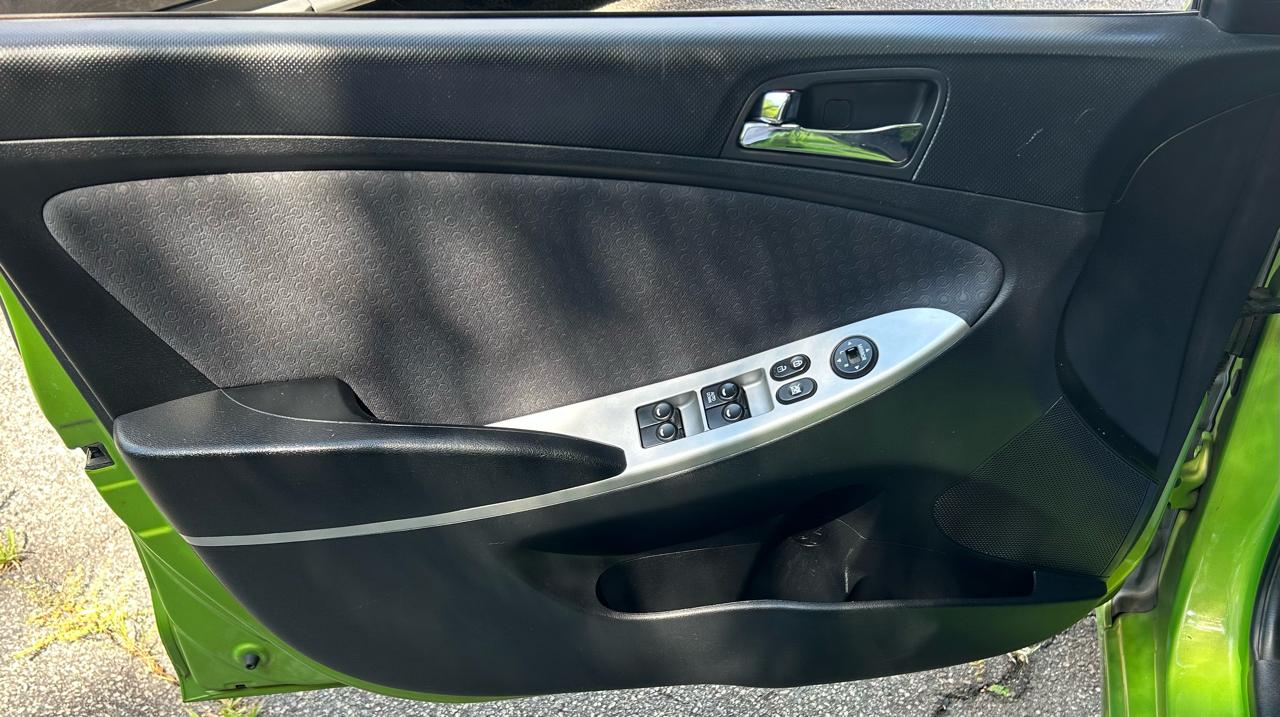 Hyundai Accent SE 5-Door 2013