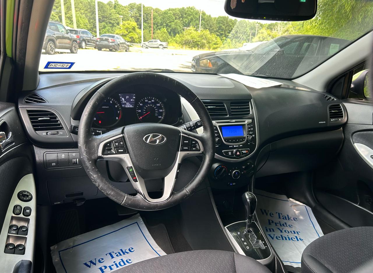 Hyundai Accent SE 5-Door 2013