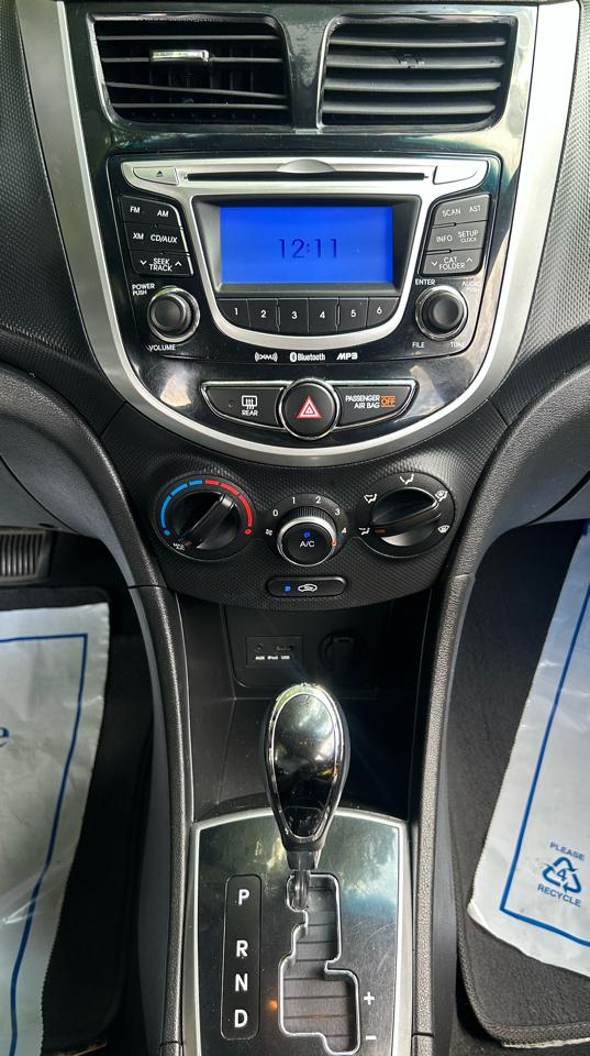 Hyundai Accent SE 5-Door 2013