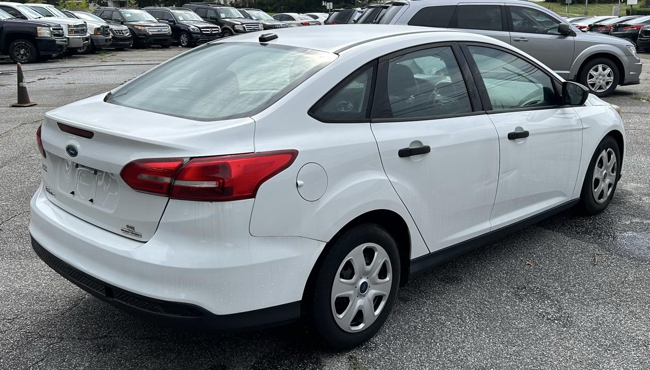2017 Ford Focus S - Photo 6