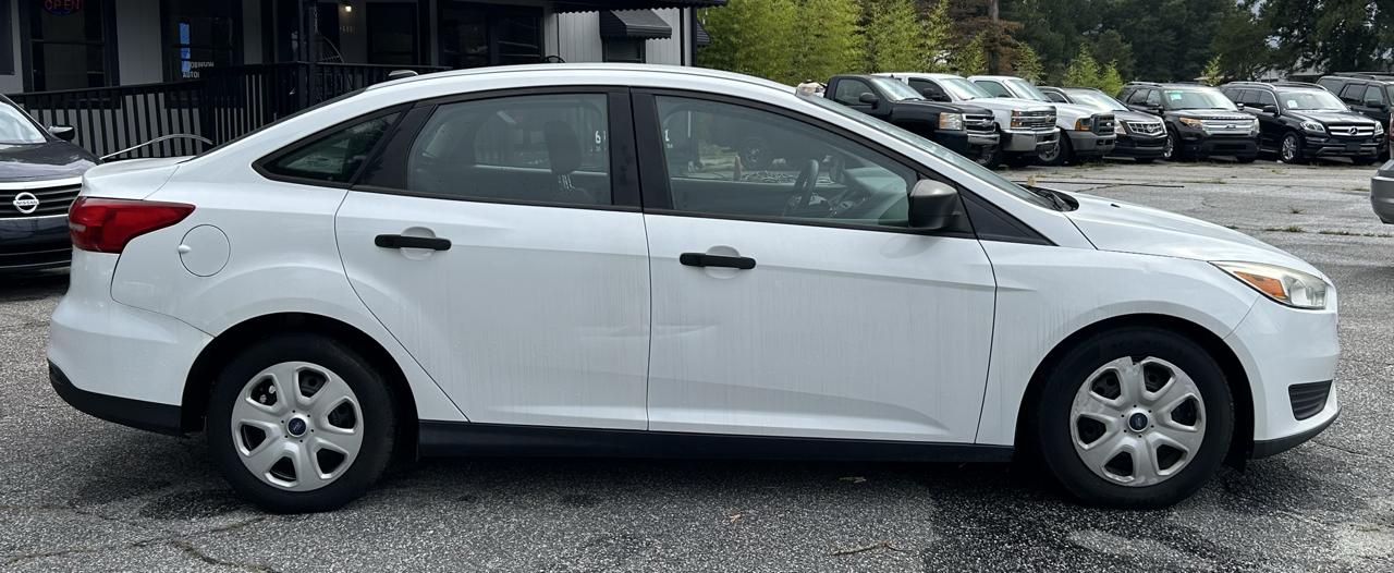2017 Ford Focus S - Photo 7