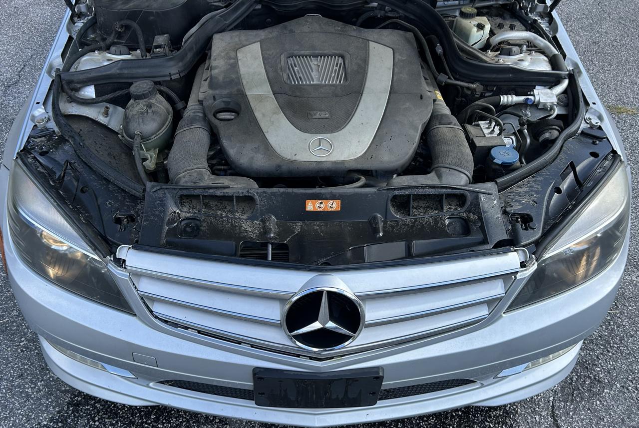 Mercedes-Benz C-Class C300 Luxury Sedan 2011
