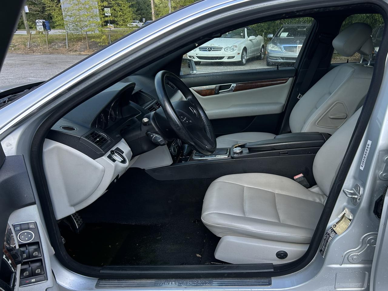 Mercedes-Benz C-Class C300 Luxury Sedan 2011