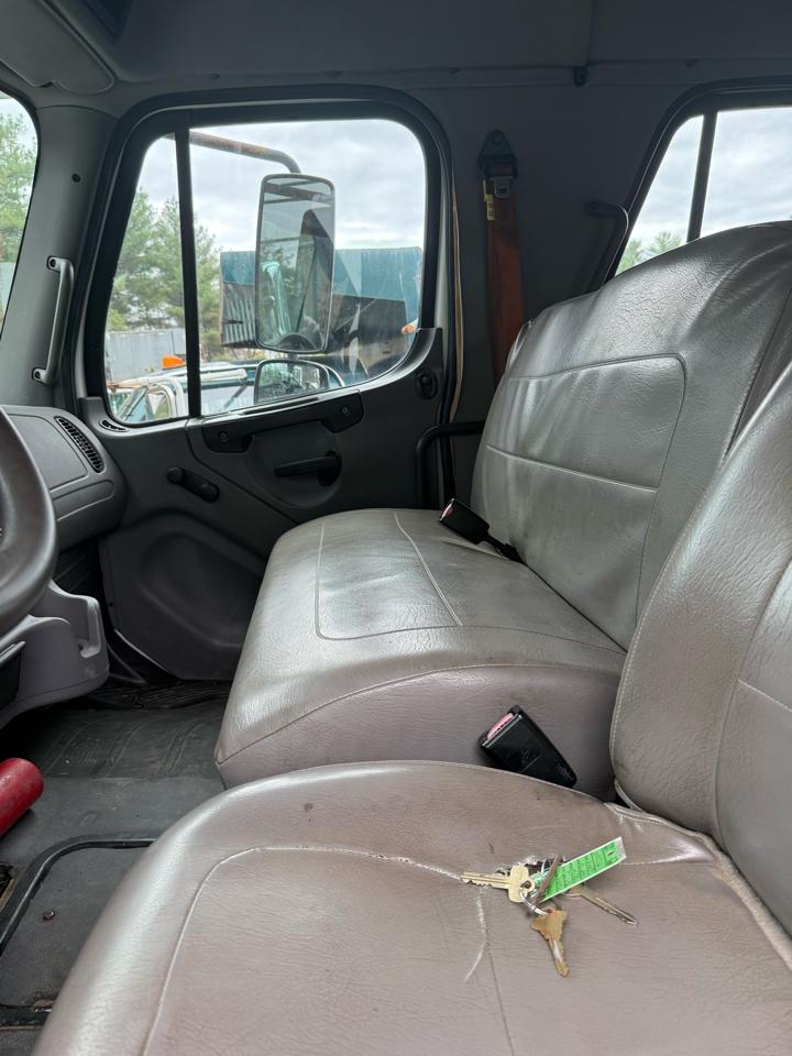 Freightliner M2 106 Medium Duty  2007