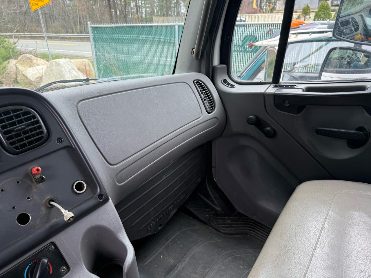 Freightliner M2 106 Medium Duty  2007
