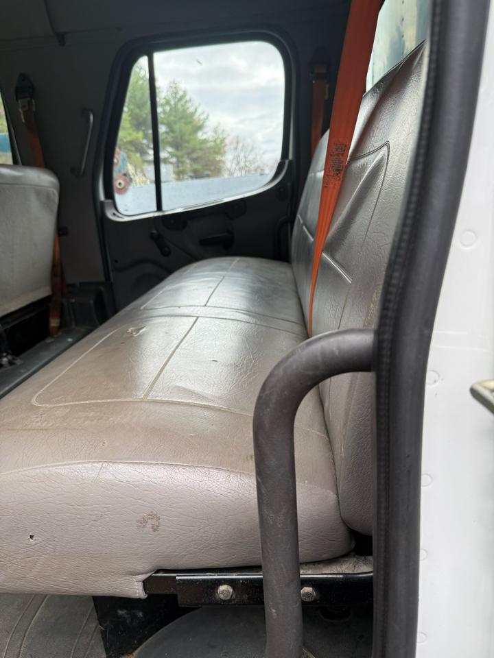 Freightliner M2 106 Medium Duty  2007