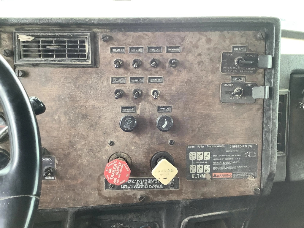 Peterbilt 377  1997 Peterbilt 377  1997