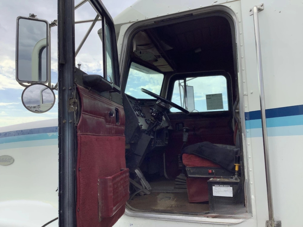 Peterbilt 377  1997 Peterbilt 377  1997