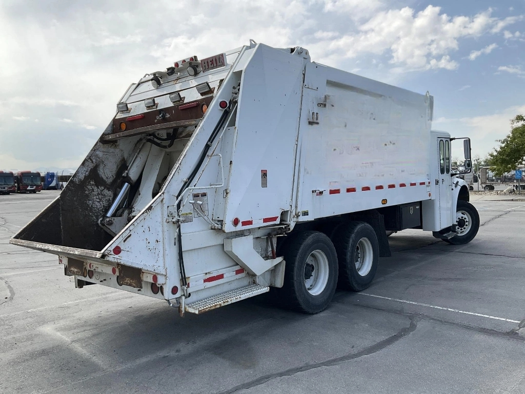 Freightliner M2 106  2015 Freightliner M2 106  2015