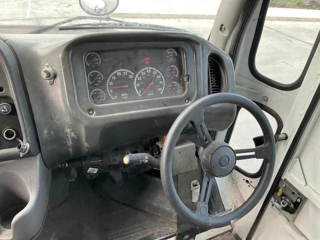 Freightliner M2 106  2015 Freightliner M2 106  2015