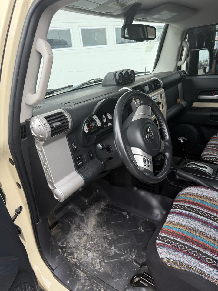 Toyota FJ Cruiser 4WD AT 2010