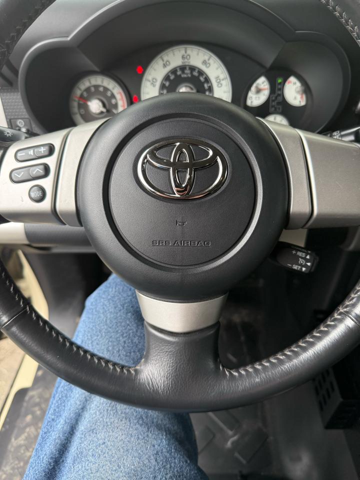 Toyota FJ Cruiser 4WD AT 2010