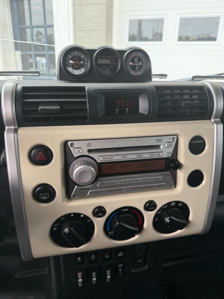 Toyota FJ Cruiser 4WD AT 2010